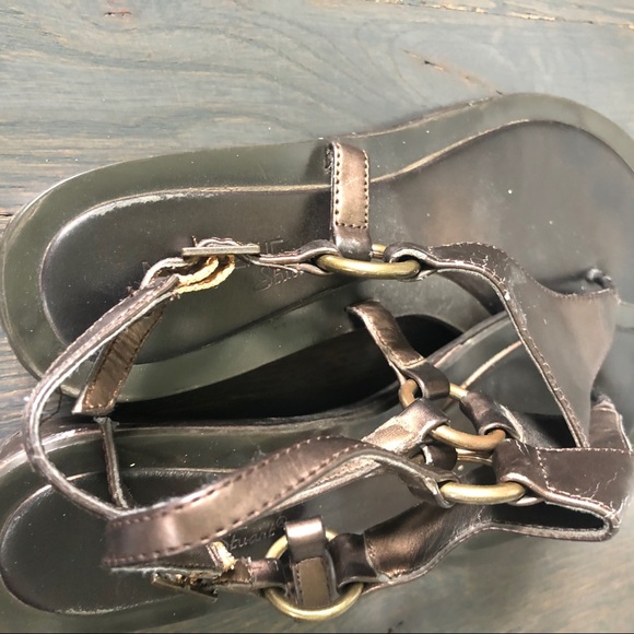 | SHOES | - Picture 2 of 3